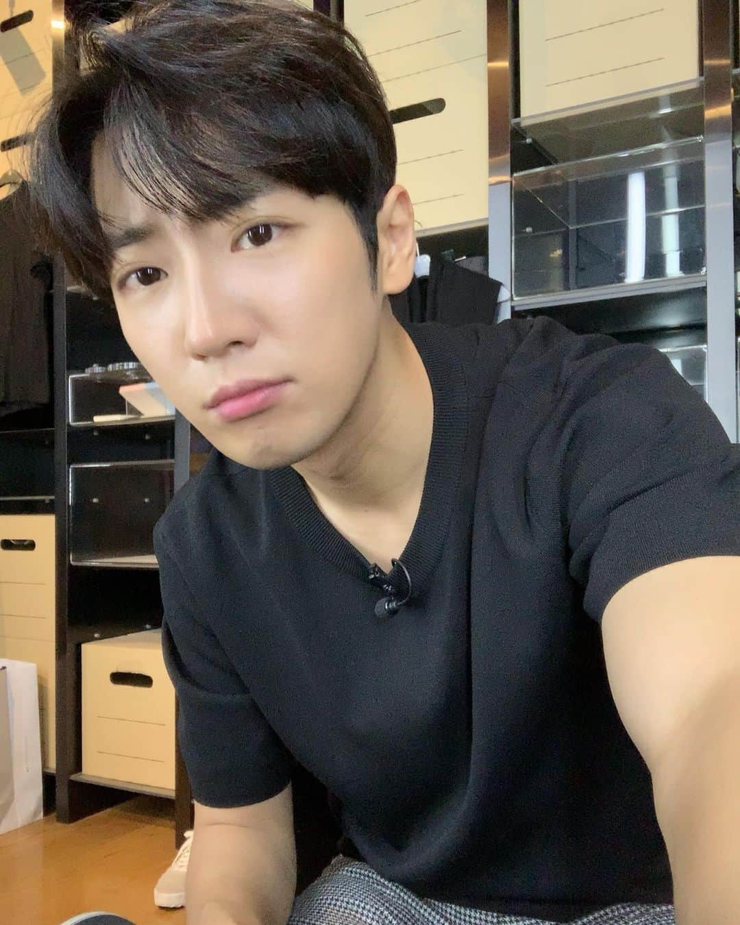 イ・サンヨプのインスタグラム：「날이 좋아서 조명이 좋아서」