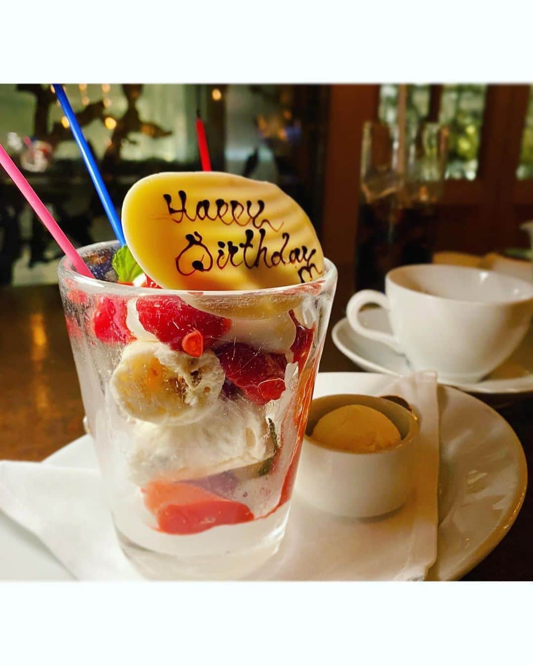 太田唯さんのインスタグラム写真 - (太田唯Instagram)「🎂🥂💛✨✨✨﻿ ﻿ ﻿ 思い出たち﻿ ﻿ ありがとう！(ございました！)﻿ ﻿ ﻿  #birthday  #thankful #birthdaycake  #誕生日ケーキ #思い出グラム #感謝です」10月5日 16時51分 - yuiohta.official