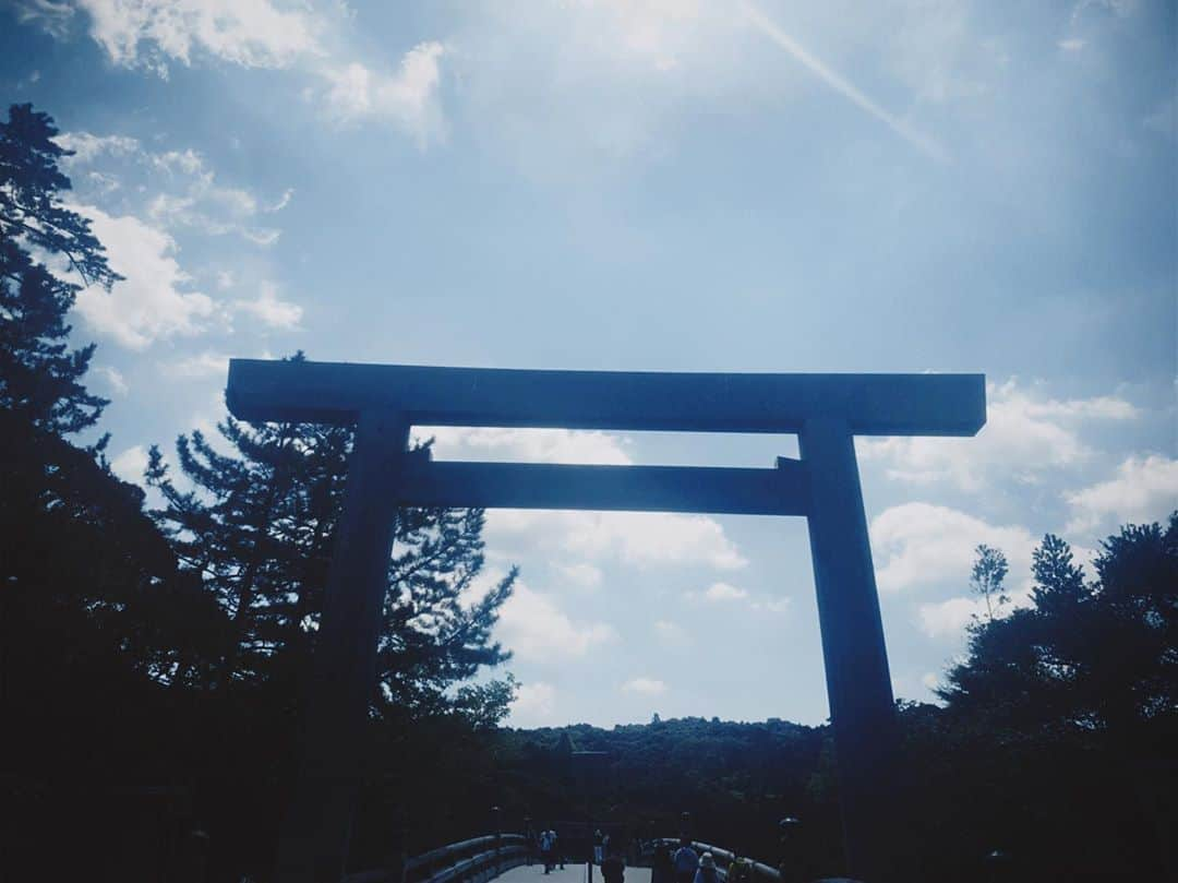 まきのインスタグラム：「初の伊勢神宮へ⛩🙏🏼✨  美味しい朝ご飯も。  #五十鈴川カフェ#あゆくま#あゆみくりかまき」