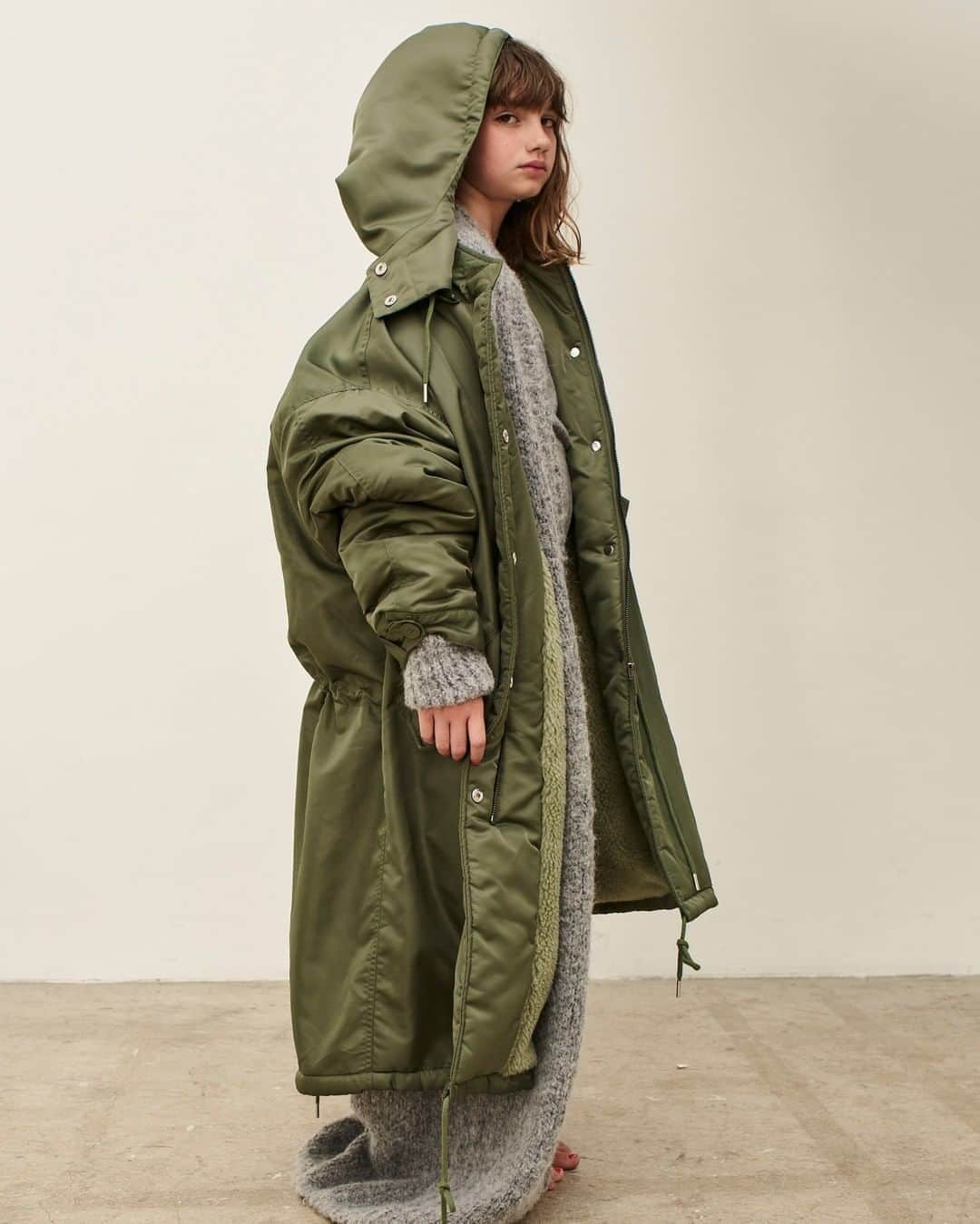 アメリカンビンテージのインスタグラム：「For the colder months, our hooded puffer coat Akocity is essential for both warmth and comfort. ___ #AmericanVintage #FW20 #vestiairemixte #unisexwardrobe」