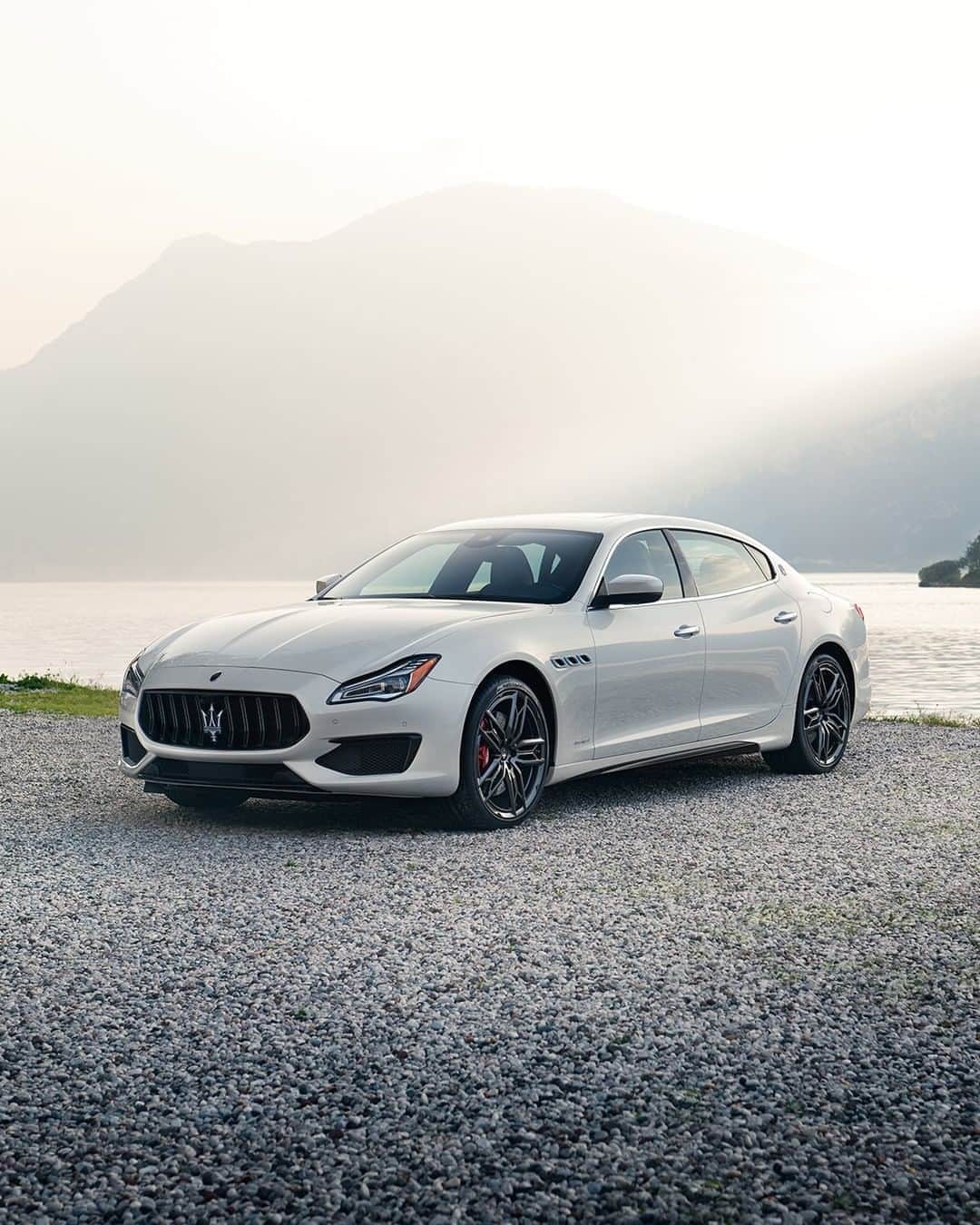 Maserati Japan | マセラティ ジャパンのインスタグラム：「色褪せることのない気品と存在感を放つクアトロポルテ。 そのスタイリングからは、ラグジュアリーとスポーツ性がこれ以上ない形で融合していることが伝わってきます。  #Maserati #マセラティ #MaseratiJapan #マセラティジャパン #QuattroporteGTS #クアトロポルテGTS」