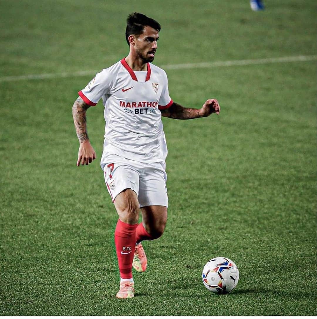 ヘスス・フェルナンデス・サエスのインスタグラム：「Partidazo equipo 💥. Punto en un campo difícil ✅. A descansar esta semana para seguir con las semanas difíciles que vienen... 💪🏻. @sevillafc」
