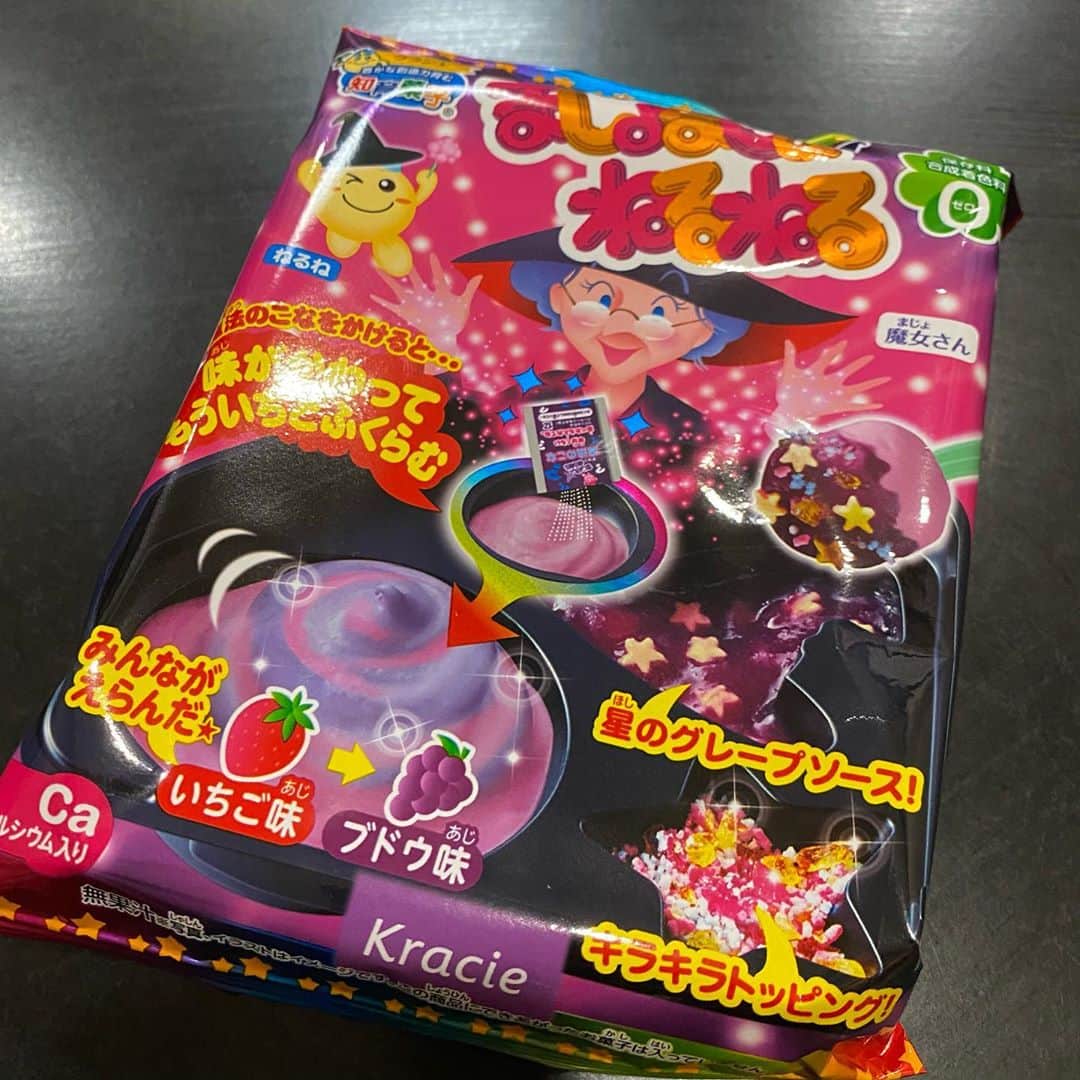 みずしな孝之のインスタグラム：「差し入れで頂いた生まれてはじめてのお菓子」
