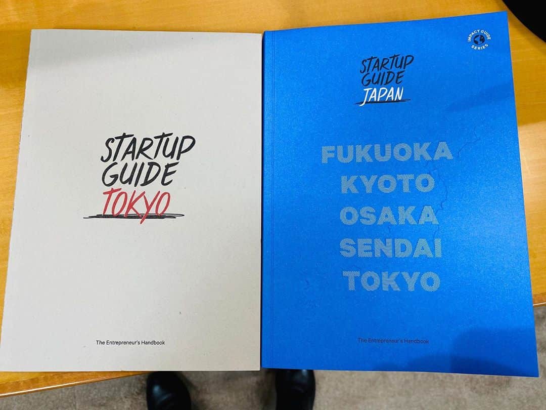 平井卓也さんのインスタグラム写真 - (平井卓也Instagram)「Startup Guide Japan 、Startup Guide Tokyo の巻頭に私の挨拶が載っています。#平井卓也　#startupguide #digitaltransformation」10月5日 17時05分 - hiratakuchan0125