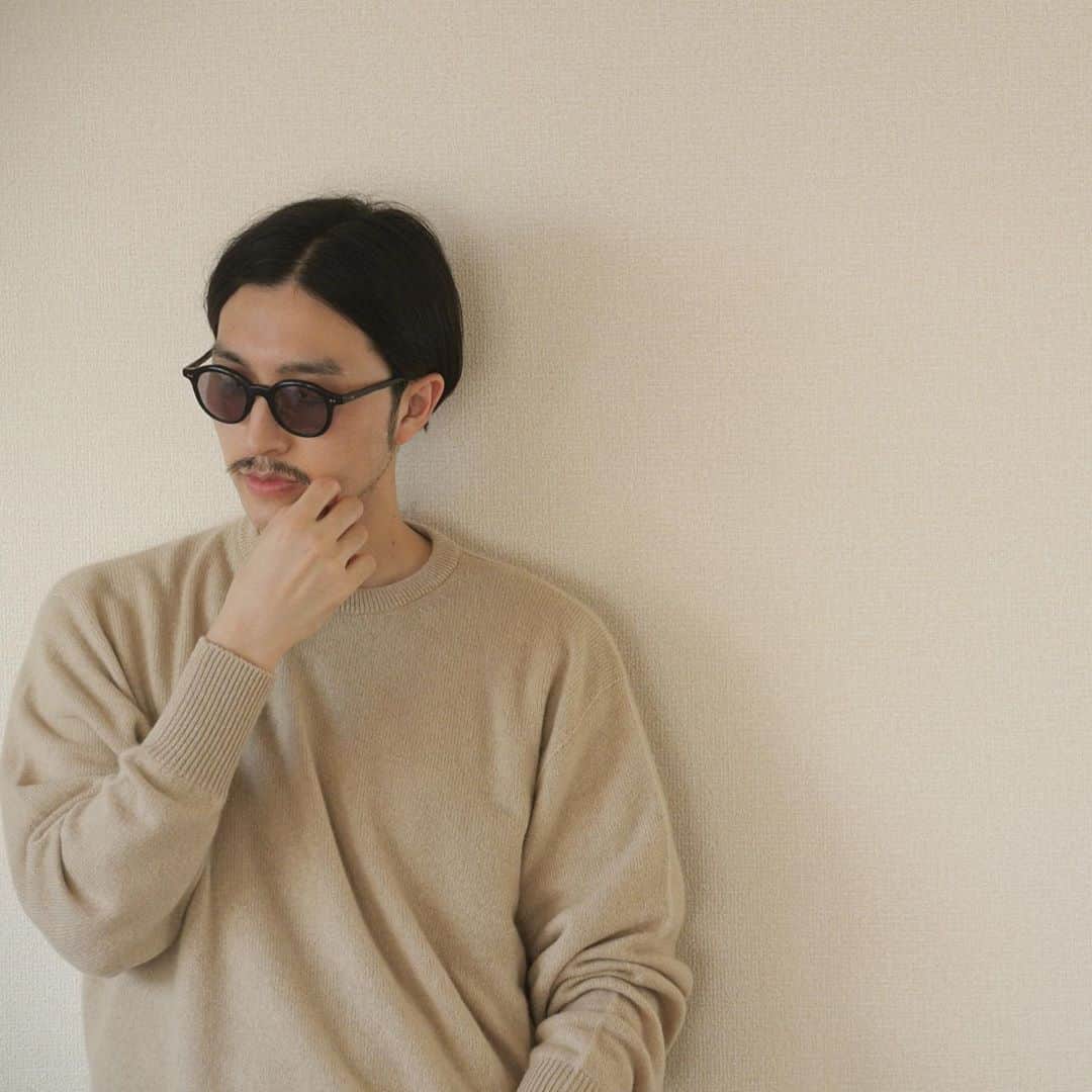 _cody0928_のインスタグラム：「. 出番待ちしてるHERILLのニットもそろそろ着れそう。  ゴールデンキャッシュて名前がまた洒落てますよね。  @youichi.ohwashi 君が教えてくれるまで知らんかったけど（笑）  tops / #herill  見えてないbottoms / #auralee」