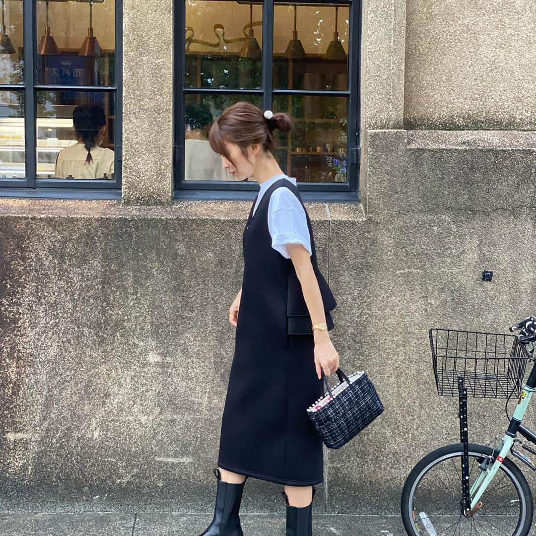 木本泉さんのインスタグラム写真 - (木本泉Instagram)「-﻿ new🍂﻿ ﻿ タートルやニットをinして着たいジャンパースカート﻿ ﻿ スニーカーやブーツを合わせても可愛いです！﻿ ﻿ @fleuraccesories」10月5日 17時20分 - izumikimoto