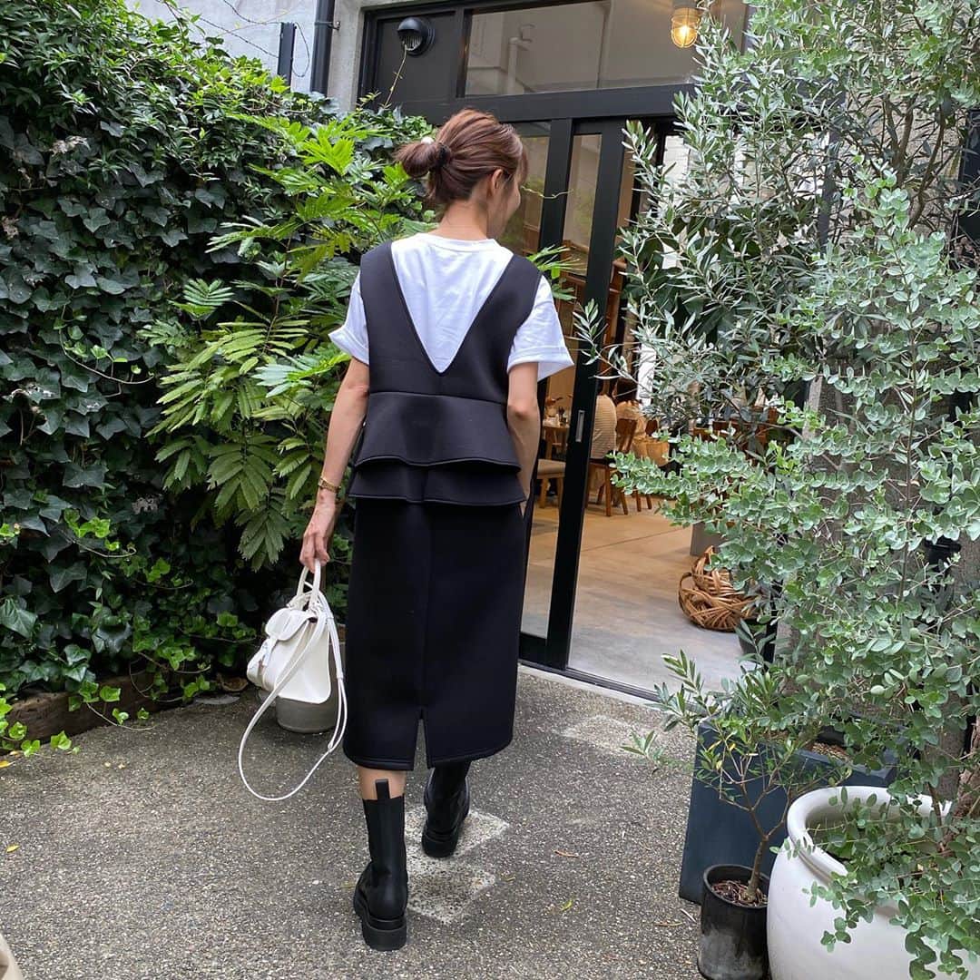 木本泉さんのインスタグラム写真 - (木本泉Instagram)「-﻿ new🍂﻿ ﻿ タートルやニットをinして着たいジャンパースカート﻿ ﻿ スニーカーやブーツを合わせても可愛いです！﻿ ﻿ @fleuraccesories」10月5日 17時20分 - izumikimoto