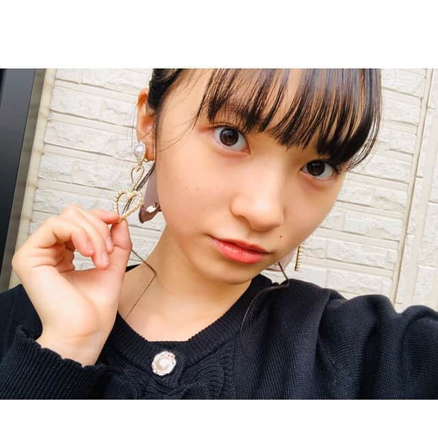 桧山ありすさんのインスタグラム写真 - (桧山ありすInstagram)「結構前にコメント頂いていたんだけど、お気に入りのイヤリングの紹介❤︎ 遅くなってごめんね💦  誕生日に親友ちゃんからもらったKOL ME BABYのイヤリング💎✨ 大好きなパールとキラキラでサイコー🤩 存在感のあるイヤリングはシンプルコーデのアクセントになるから大活躍だよ♡ꪔ̤̥  💌カバーガールの感想どうもありがとうございます😊　ありすもどうなるかドキドキ💓　頑張りまーす！  #ニコプチ #プチモ #桧山ありす #kolmebaby」10月5日 17時20分 - alice.hiyama