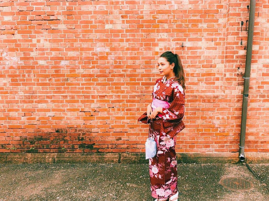 加治まやさんのインスタグラム写真 - (加治まやInstagram)「久しぶりに着物を着させてもらいました👘やっぱり自分で着れるようになりたいなあ🥺  #着物  #和服 #model #モデル #レトロ #japaneseculture #kimono #japan #レンガ」10月5日 17時23分 - mayakaji