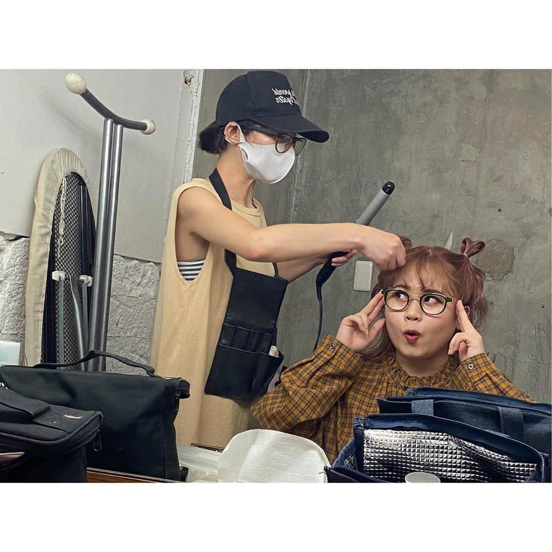 la farfaさんのインスタグラム写真 - (la farfaInstagram)「♡﻿ ﻿ 𝐥𝐚 𝐟𝐚𝐫𝐟𝐚 １１月号のoff shot📸﻿ ﻿ ﻿ 今日紹介するのは﻿ 島袋かほのオフショット♡💃﻿ 【ありのままで似合う服。】から﻿ ﻿ 着回しのアレンジが利く﻿ 身長に気にせず使える﻿ 最強アイテムとは？🧐💕﻿ ﻿ 低身長での着こなしを島袋かほが﻿ 担当していますよ！👯‍♀️﻿ ﻿ ぜひCHECKしてみてくださいね🏷﻿ ﻿ ﻿ 島袋かほ ▹ @shimakaho513  ﻿ ﻿ #lafarfa#ラファーファ#ラファモ﻿ #ぽっちゃり#ぽっちゃりモデル﻿ #plussize#plussizemodel﻿ #島袋かほ」10月5日 17時26分 - lafarfa.official