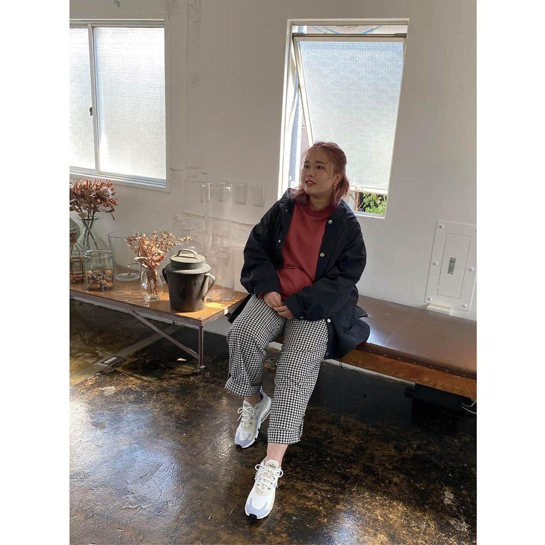 la farfaさんのインスタグラム写真 - (la farfaInstagram)「♡﻿ ﻿ 𝐥𝐚 𝐟𝐚𝐫𝐟𝐚 １１月号のoff shot📸﻿ ﻿ ﻿ 今日紹介するのは﻿ 島袋かほのオフショット♡💃﻿ 【ありのままで似合う服。】から﻿ ﻿ 着回しのアレンジが利く﻿ 身長に気にせず使える﻿ 最強アイテムとは？🧐💕﻿ ﻿ 低身長での着こなしを島袋かほが﻿ 担当していますよ！👯‍♀️﻿ ﻿ ぜひCHECKしてみてくださいね🏷﻿ ﻿ ﻿ 島袋かほ ▹ @shimakaho513  ﻿ ﻿ #lafarfa#ラファーファ#ラファモ﻿ #ぽっちゃり#ぽっちゃりモデル﻿ #plussize#plussizemodel﻿ #島袋かほ」10月5日 17時26分 - lafarfa.official