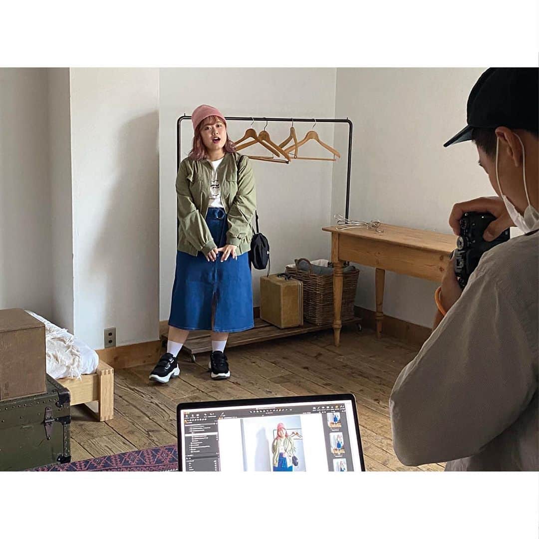 la farfaさんのインスタグラム写真 - (la farfaInstagram)「♡﻿ ﻿ 𝐥𝐚 𝐟𝐚𝐫𝐟𝐚 １１月号のoff shot📸﻿ ﻿ ﻿ 今日紹介するのは﻿ 島袋かほのオフショット♡💃﻿ 【ありのままで似合う服。】から﻿ ﻿ 着回しのアレンジが利く﻿ 身長に気にせず使える﻿ 最強アイテムとは？🧐💕﻿ ﻿ 低身長での着こなしを島袋かほが﻿ 担当していますよ！👯‍♀️﻿ ﻿ ぜひCHECKしてみてくださいね🏷﻿ ﻿ ﻿ 島袋かほ ▹ @shimakaho513  ﻿ ﻿ #lafarfa#ラファーファ#ラファモ﻿ #ぽっちゃり#ぽっちゃりモデル﻿ #plussize#plussizemodel﻿ #島袋かほ」10月5日 17時26分 - lafarfa.official