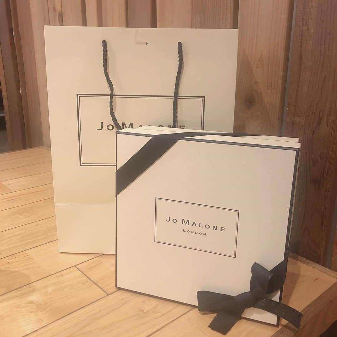 のインスタグラム：「昨日は二千翔ちゃんが お誕生日のお祝いをしてくれました😭🥰 ずっと尊敬しているお姉ちゃんです！ ありがとう🥺 #jomalone #二十歳」