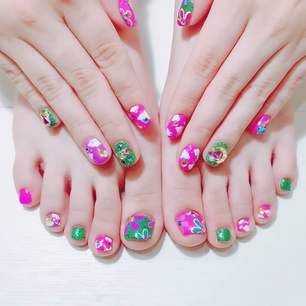 なかやまちえこさんのインスタグラム写真 - (なかやまちえこInstagram)「colorful pop♡⠀ ⠀ #nail #nails #nailart #ネイル #美甲 #ネイルアート  #japanesenailart #manucure #japanesenails #manicurist #gelnails #أظافر #네일아트 #미용 #vẽmóng #ngườiđẹp  #เพ้นท์เล็บ #искусствоногтя #artedeuñas #เพ้นท์เล็บเจล #ジェルネイルデザイン #ネイルデザイン #senikuku #nagelkunst #popnails #colorfulnails #カラフルネイル #個性派ネイル #紅林大空 ちゃん⠀ 施術は @aby_sharenail にて。」10月5日 17時42分 - chiekonakayama