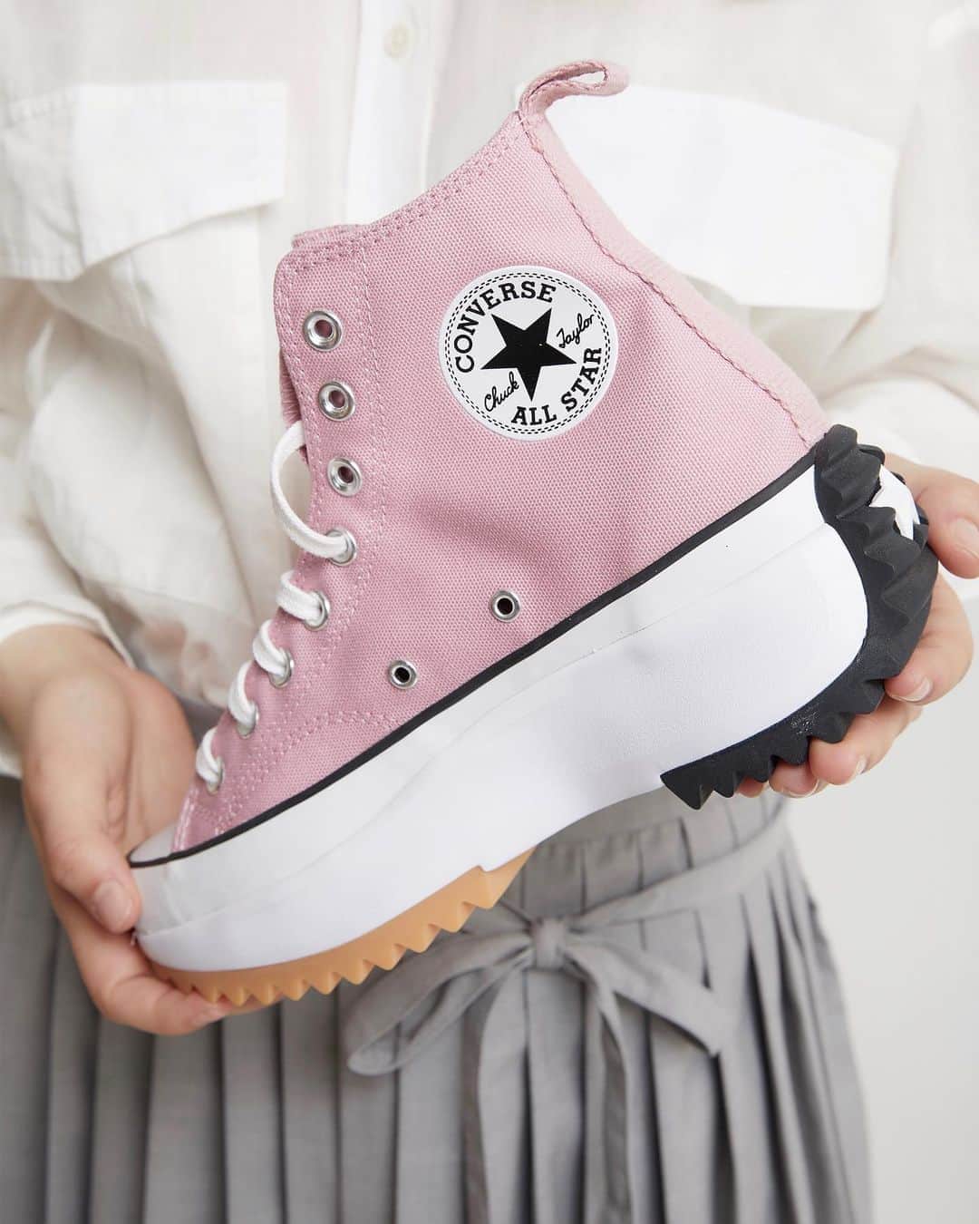 カレンウォーカーのインスタグラム：「The Converse Run Star Hike is back but be quick, numbers are limited! Arguably the world’s most iconic sneaker, the Chuck Taylor is reimagined with a hiking-inspired twist and available now as part of our Converse edit on karenwalker.com and in-store – link in bio.」
