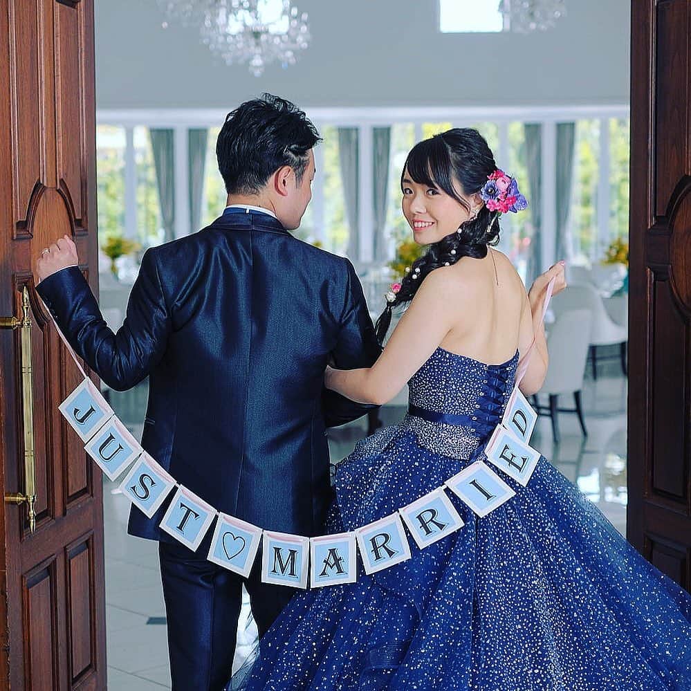 ローズガーデン|福井|結婚式場＆イベントさんのインスタグラム写真 - (ローズガーデン|福井|結婚式場＆イベントInstagram)「. 前撮りからワクワクドキドキ💓 たくさんのドレスから選んだ運命の1着👗 . ■Produced by @rosegarden_wedding ［ローズガーデン］* 福井ゲストハウスウェディング= ---ROSEGARDEN------------------ [HP]http://m-rosegarden.jp/ [TEL]0776-57-8000 [OPEN]AM10-PM8 ------------------------------- * * ■Wedding professional partners @kouzaburou.wedding @kouzaburou_tsuruga @kimono_kouzaburou @beauty_factory1088 @visual_factory_intl @rose_rosa_flowers * * ■Sister stores @royalgrace_wedding @fait_maison_takanawa」10月5日 17時41分 - rosegarden_royalgrace