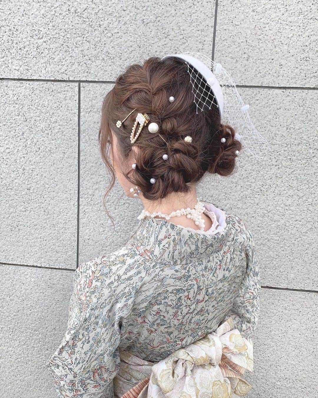 Kanaのインスタグラム：「ㅤ ㅤ 昨日ストーリーに載せた、 10/17のイベント当日に付ける lily of the valley( @_____lilyofthevalley ) のアクセサリー 一部おひろめっ💭💓 ㅤ ピアス・ピン・リング(緑じゃない方) 全部lily of thevalleyのです🥰 2枚目の動画とか分かりやすいかも〜！ (小さいパールピンはVillageのです♡) ㅤ はぁほんとパールって可愛い最高。。。 着物にもぴったり👘💓 ㅤ ㅤ ちなみに アクセサリーはリリー ネックレスはローテさん マスクはプルミンっていう 最強可愛い組み合わせでしたっ✊🏻💫 ㅤ ㅤ ㅤ ㅤ ㅤ ㅤ ㅤ ㅤ ㅤㅤ #ヴィレッジ #浅草観光 #浅草着物レンタル #着物 #着物コーディネート #アンティーク着物 #パール #パールアクセサリー #着物ヘアアレンジ #ヘアアレンジ #village #kimono #asakusa #lilyofthevalley」