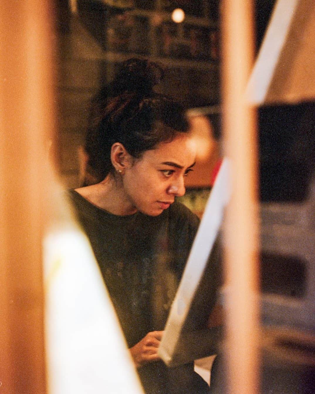 MiChiのインスタグラム：「Beginning of another week! Let’s get working 🤟🔥🔥🔥 Also, super sleepy tho 😴😂 📷// @kaoruphotos  #art#artists#artstudio#tokyo#artistsoninstagram#アトリエ」