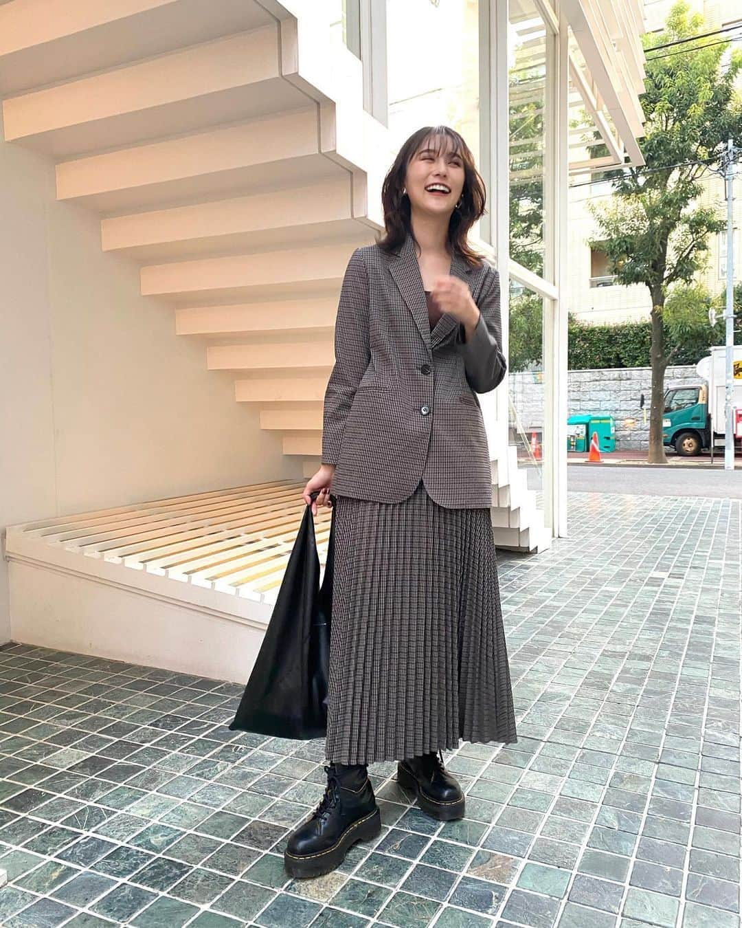 まつきりなさんのインスタグラム写真 - (まつきりなInstagram)「秋服のセットアップ率。❤︎ 女性らしくて綺麗な形のお洋服...きゅん  👗 @n_with_official  👜 @mm6maisonmargiela  🥾 @drmartens_japan   #まつきの私服  #セットアップ #秋コーデ #nwith #mm6maisonmargiela #drmartens」10月5日 17時53分 - matsuki_rina