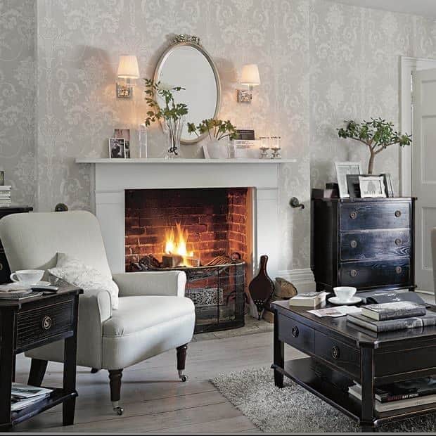ローラアシュレイさんのインスタグラム写真 - (ローラアシュレイInstagram)「Today marks the start of #InternationalWallpaperWeek so what better way to celebrate the occasion than by sharing a few favourite Laura Ashley wallpaper designs.   From bold florals to damask prints, there has been an abundance of beautiful wallpapers over the years.   Which is your ultimate favourite? #LauraAshleyPrints」10月5日 18時10分 - lauraashleyuk