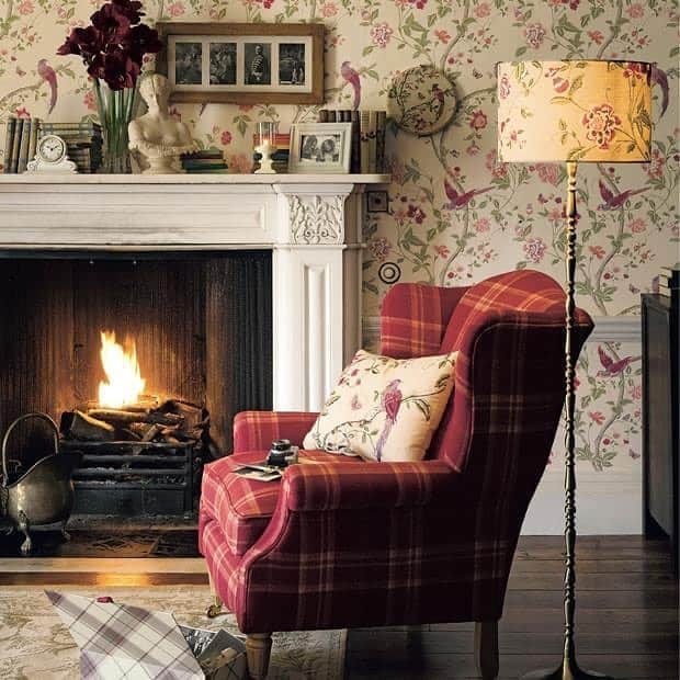 ローラアシュレイさんのインスタグラム写真 - (ローラアシュレイInstagram)「Today marks the start of #InternationalWallpaperWeek so what better way to celebrate the occasion than by sharing a few favourite Laura Ashley wallpaper designs.   From bold florals to damask prints, there has been an abundance of beautiful wallpapers over the years.   Which is your ultimate favourite? #LauraAshleyPrints」10月5日 18時10分 - lauraashleyuk
