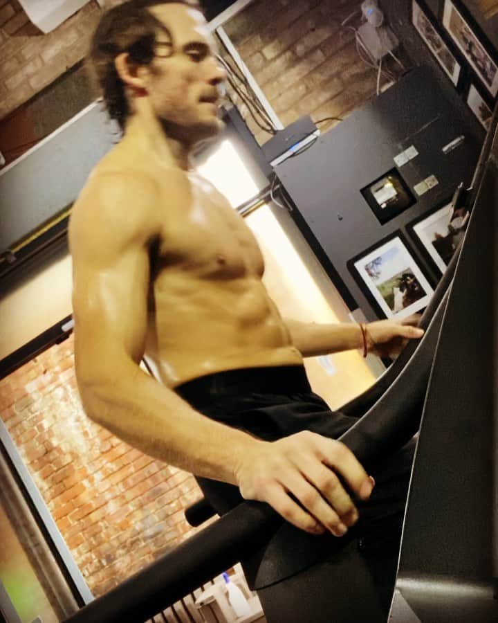 サム・クラフリンのインスタグラム：「On to 100m sprints.  Don’t be weak for the week.   Monday monster mode. 🤮  @stateofmindfitness」