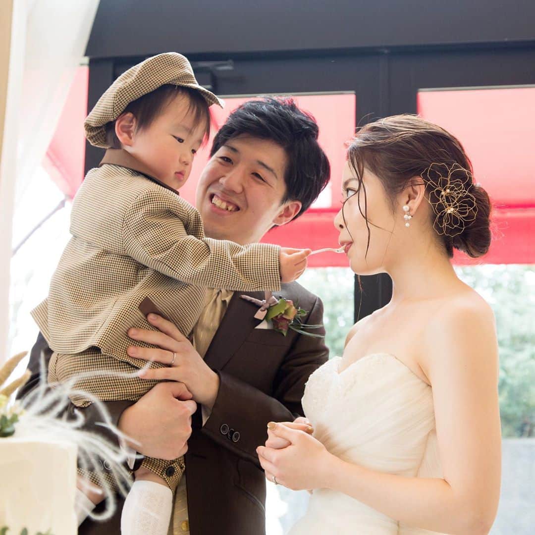 富山結婚式 ヴィラグランディス富山のインスタグラム：「, , , ママへのファーストバイト🍴 しあわせの味🍰 , , , , , , , , #ヴィラグランディス富山 #ケーキセレモニー  他の写真も気になる方はプロフィールから 公式HPをご覧下さい▶︎▶︎▶︎」