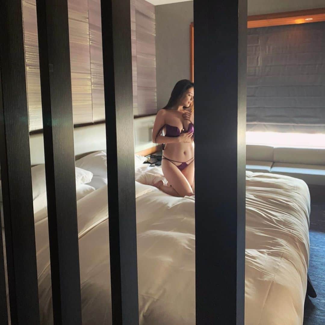 のインスタグラム：「週プレ オフショット　＼(^-^)／ #グラビア #gravure #10月5日発売」
