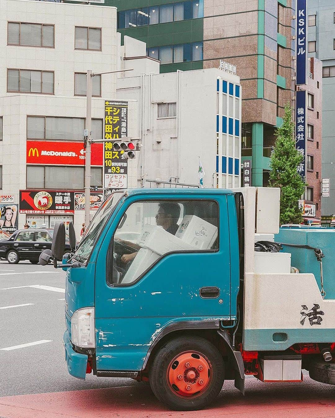 AÃRK Collectiveさんのインスタグラム写真 - (AÃRK CollectiveInstagram)「Personal images from Marta’s travels to Japan to wrap up her takeover week.  . Follow @_martavidal for more goodness 🖤」10月5日 18時26分 - aark_collective