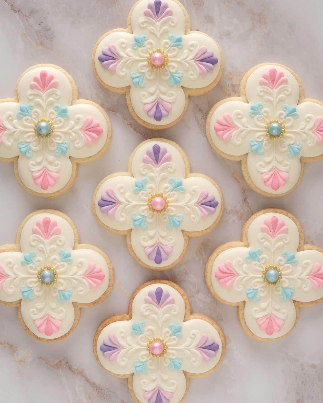 KUNIKAのインスタグラム：「🦢🍪💗💜﻿ ﻿ #artofkunika」