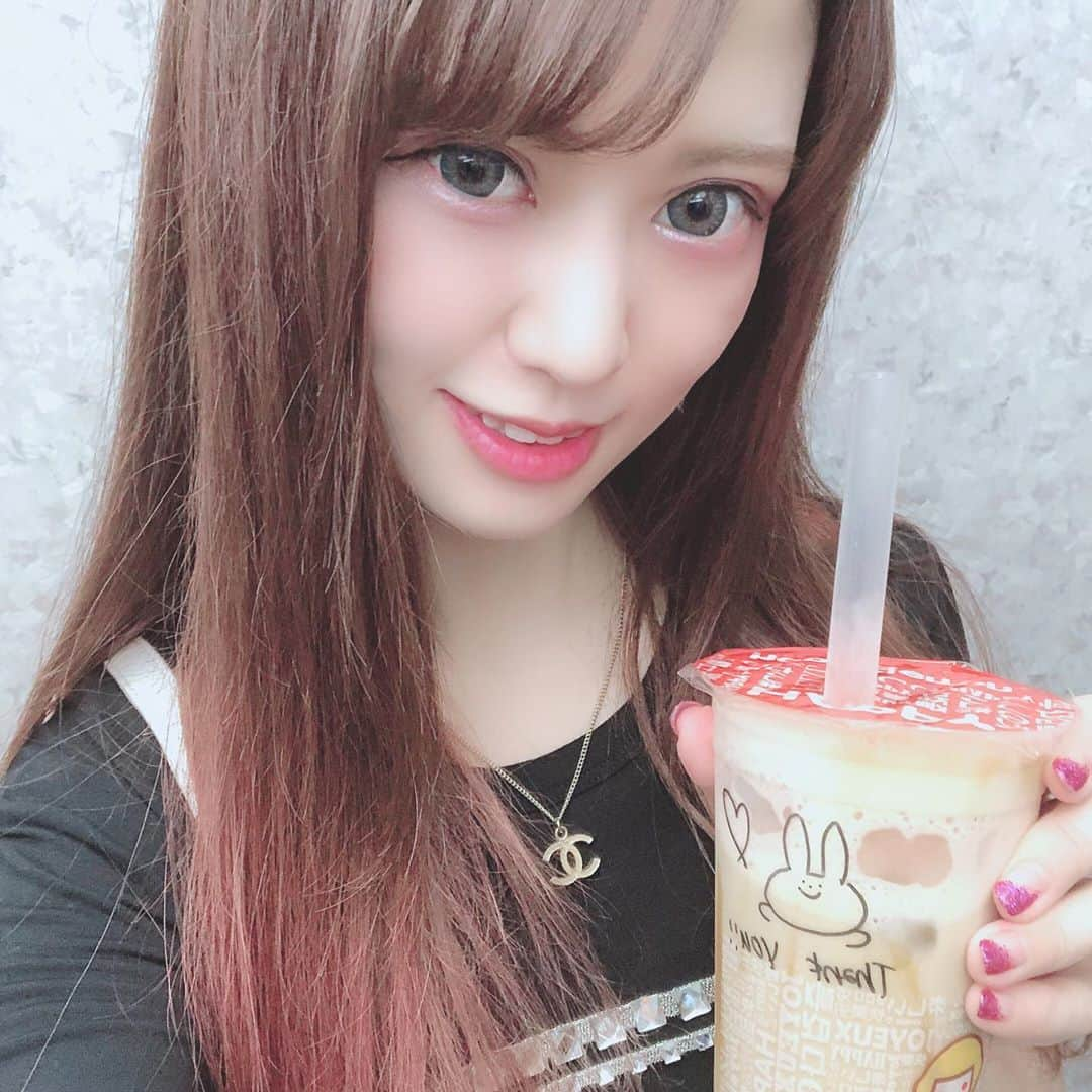 絵仁さんのインスタグラム写真 - (絵仁Instagram)「流行りとかじゃなくタピ普通にすきたぴーーー🍼 ♡ ♡ ♡ #タピオカ #タピオカミルクティー #タピオカ巡り #タピオカ部 #タピオカ専門店 #タピオカ好き #タピオカ好きと繋がりたい #タピオカ中毒」10月5日 18時23分 - eni_tc