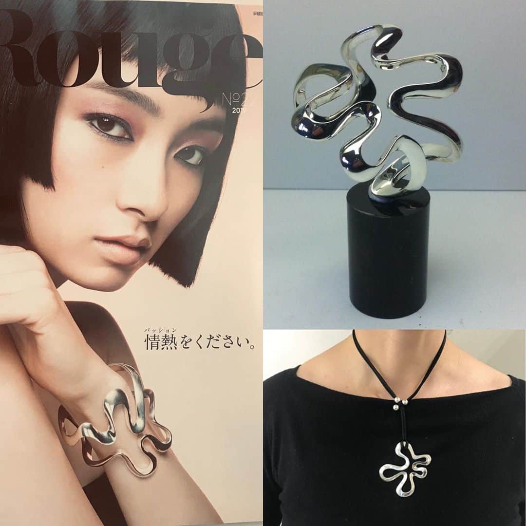 ホアキンベラオのインスタグラム：「Pulsera,collar y escultura. Una misma idea tres conceptos diferentes. Tú eliges」
