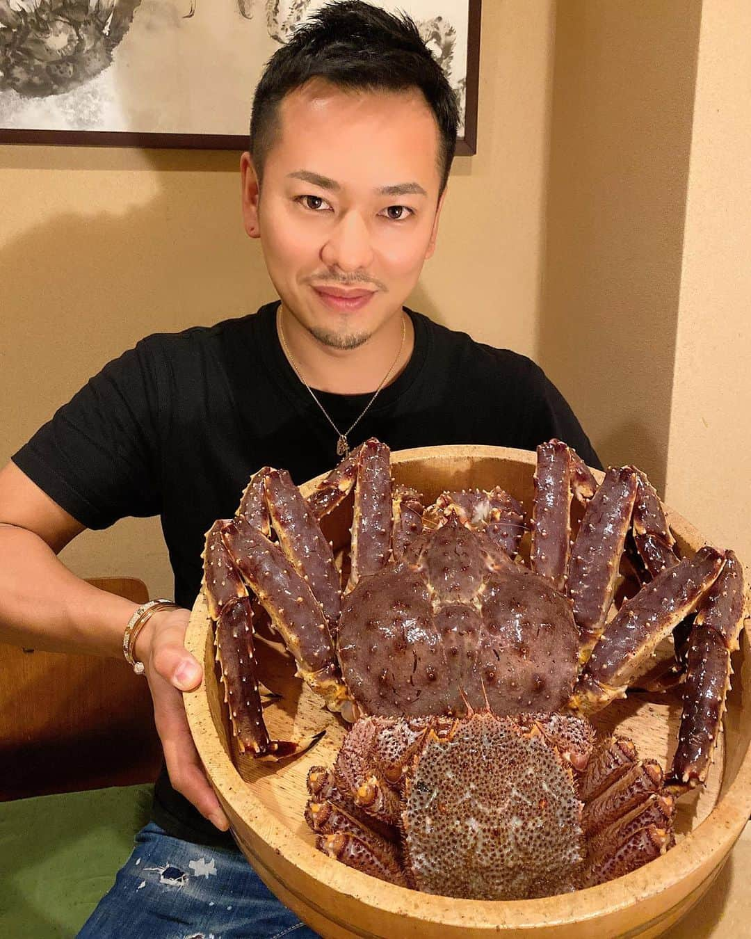 中村俊彦のインスタグラム：「. . 赤坂のきた福✨  蟹を思いっきり食べたい時はここへ🦀  ボリュームが凄いので気をつけて😂」