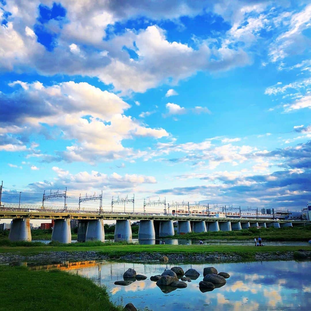 千秋さんのインスタグラム写真 - (千秋Instagram)「遠くに電車が見える🚃  #遠足 #水辺 #川」10月5日 19時06分 - chiaki77777