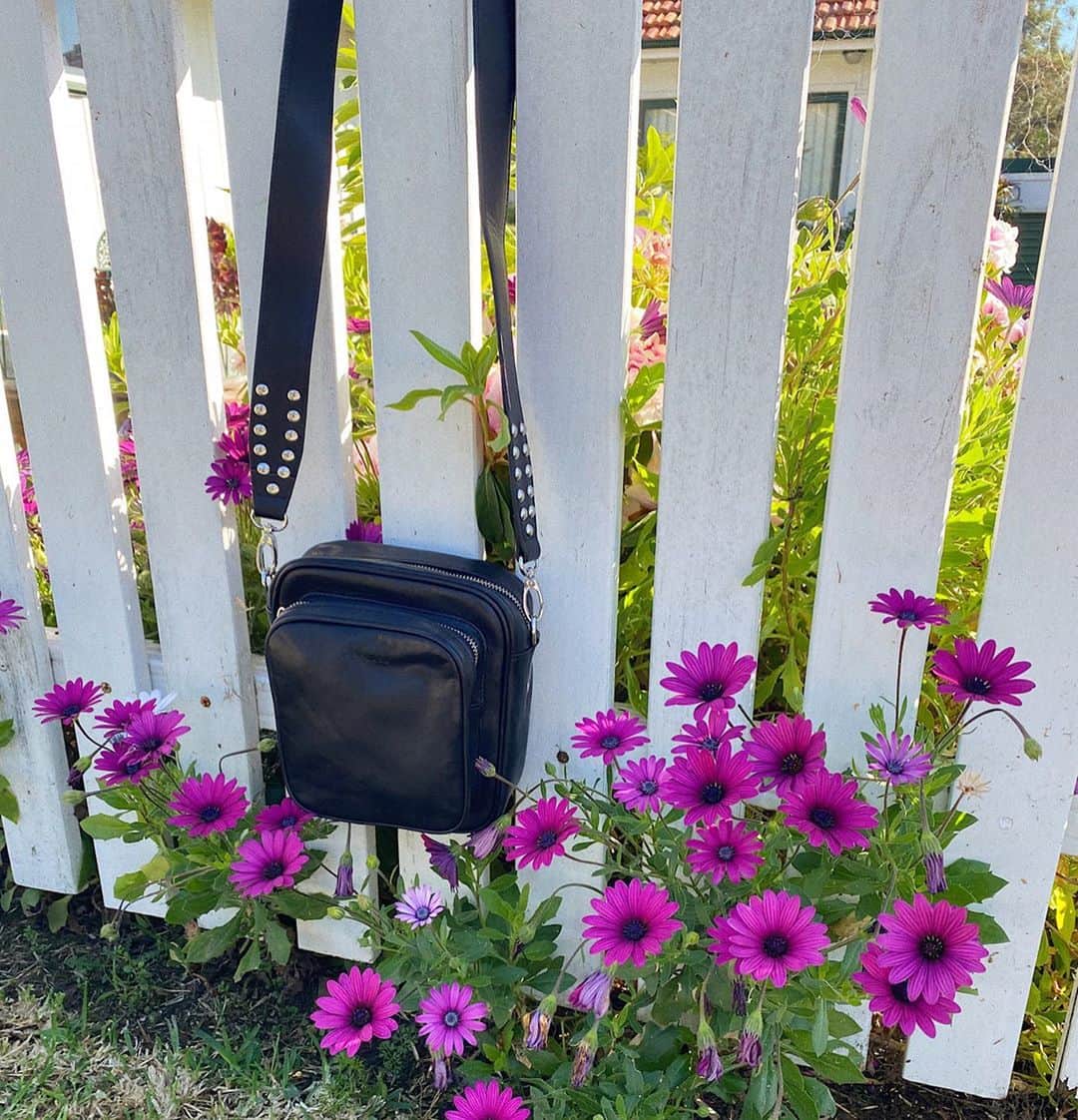 The Horseさんのインスタグラム写真 - (The HorseInstagram)「The Milly bag in black, a studded leather crossbody bag. Where function meets cool, swipe across!  #themillybag #crossbodybag #beltbag #twoinonebag #thehorse #arrivedfromthestables #blackleatherbag」10月5日 19時16分 - the_horse