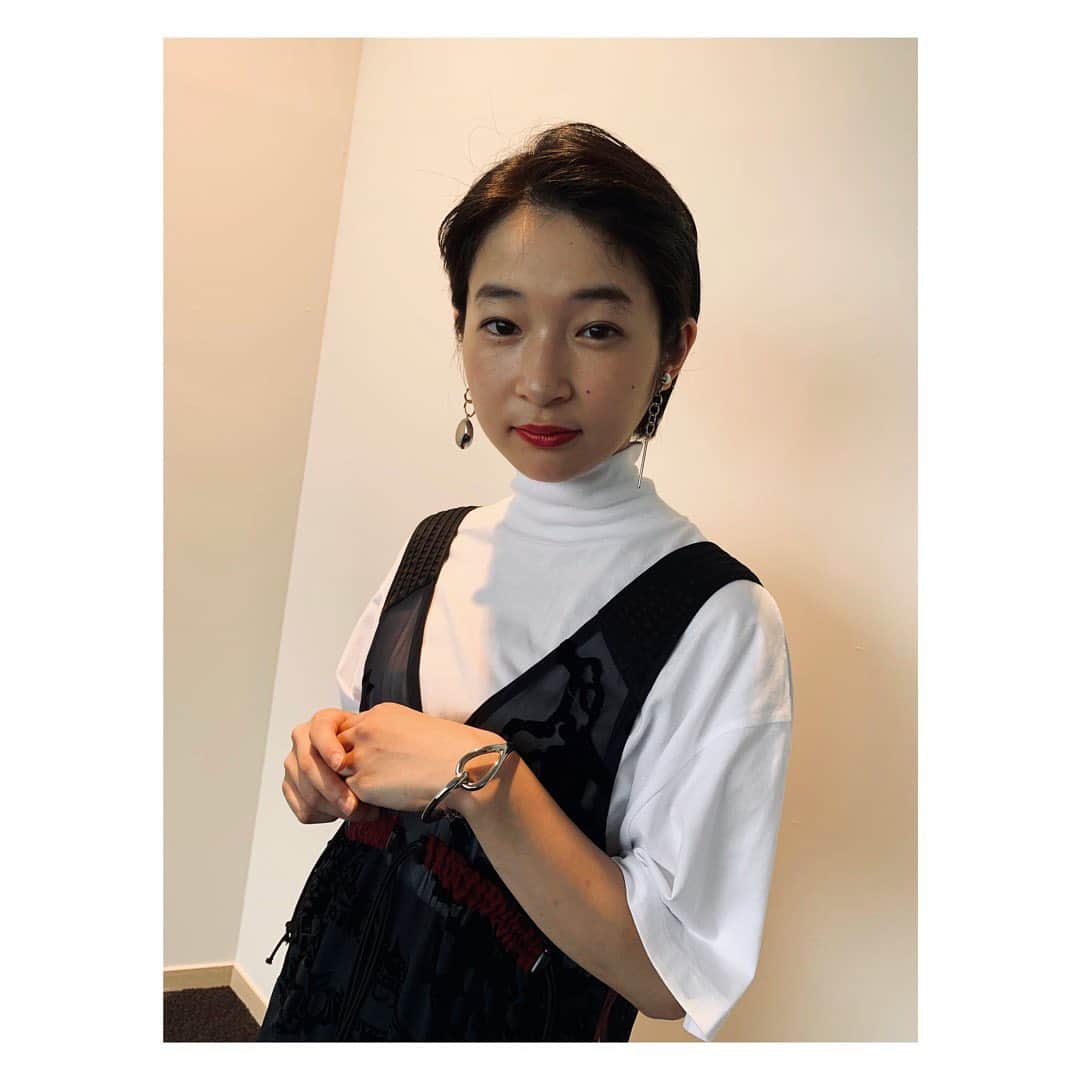 石川瑠華さんのインスタグラム写真 - (石川瑠華Instagram)「stylist 前璃子 earring @roomx601  shoes @un_tokyo」10月5日 19時27分 - ___rukaishikawa