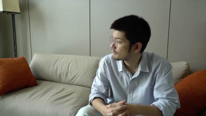 チャン・ギハのインスタグラム：「#안녕하세요신인작가장기하입니다 티저고요 요고 내일부터 저녁 7시마다 업로드~ @dooroodooroo.ac 유튜브 채널로~ #상관없는거아닌가?」