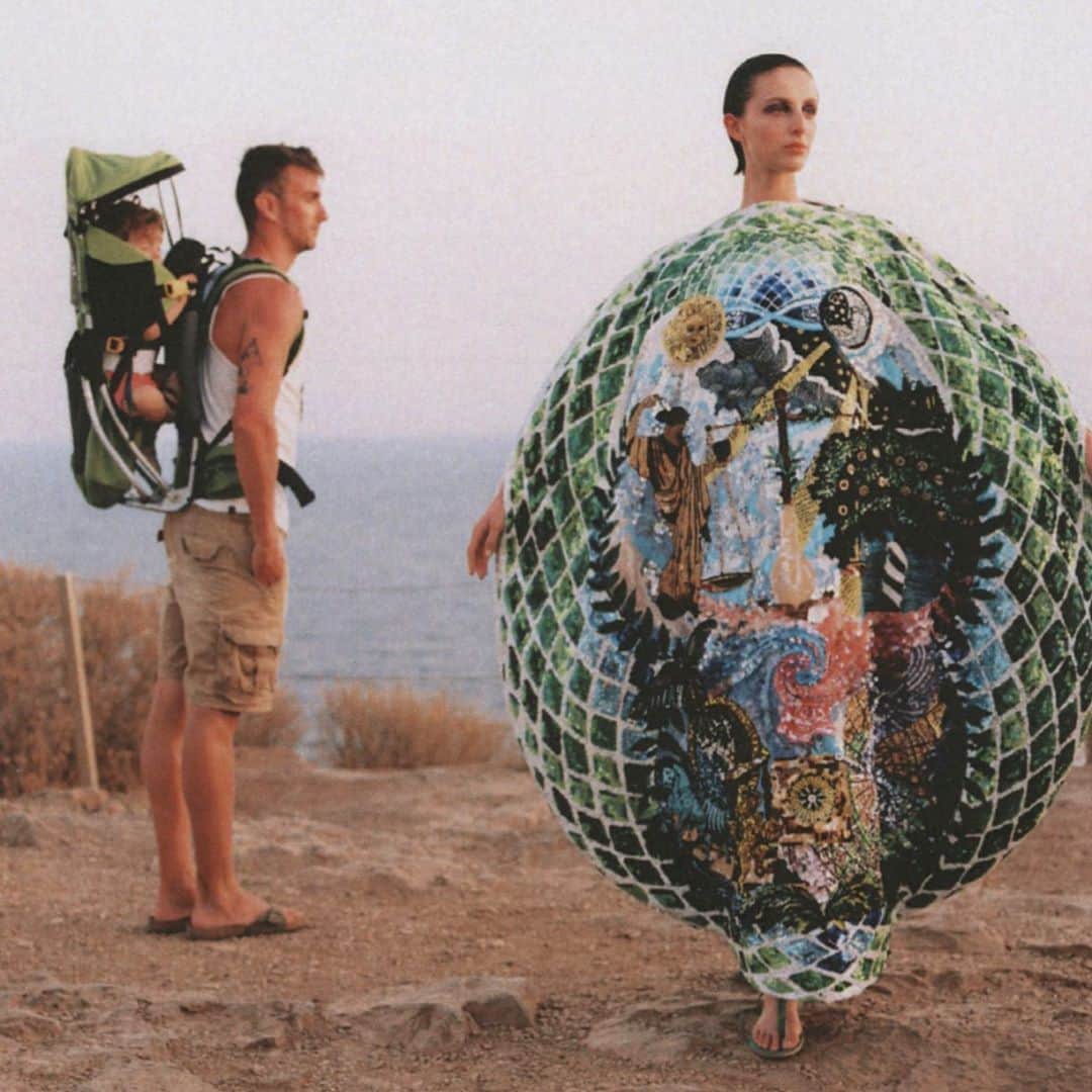 のインスタグラム：「@vogueitalia #templeofposeidon #marykatrantzou」