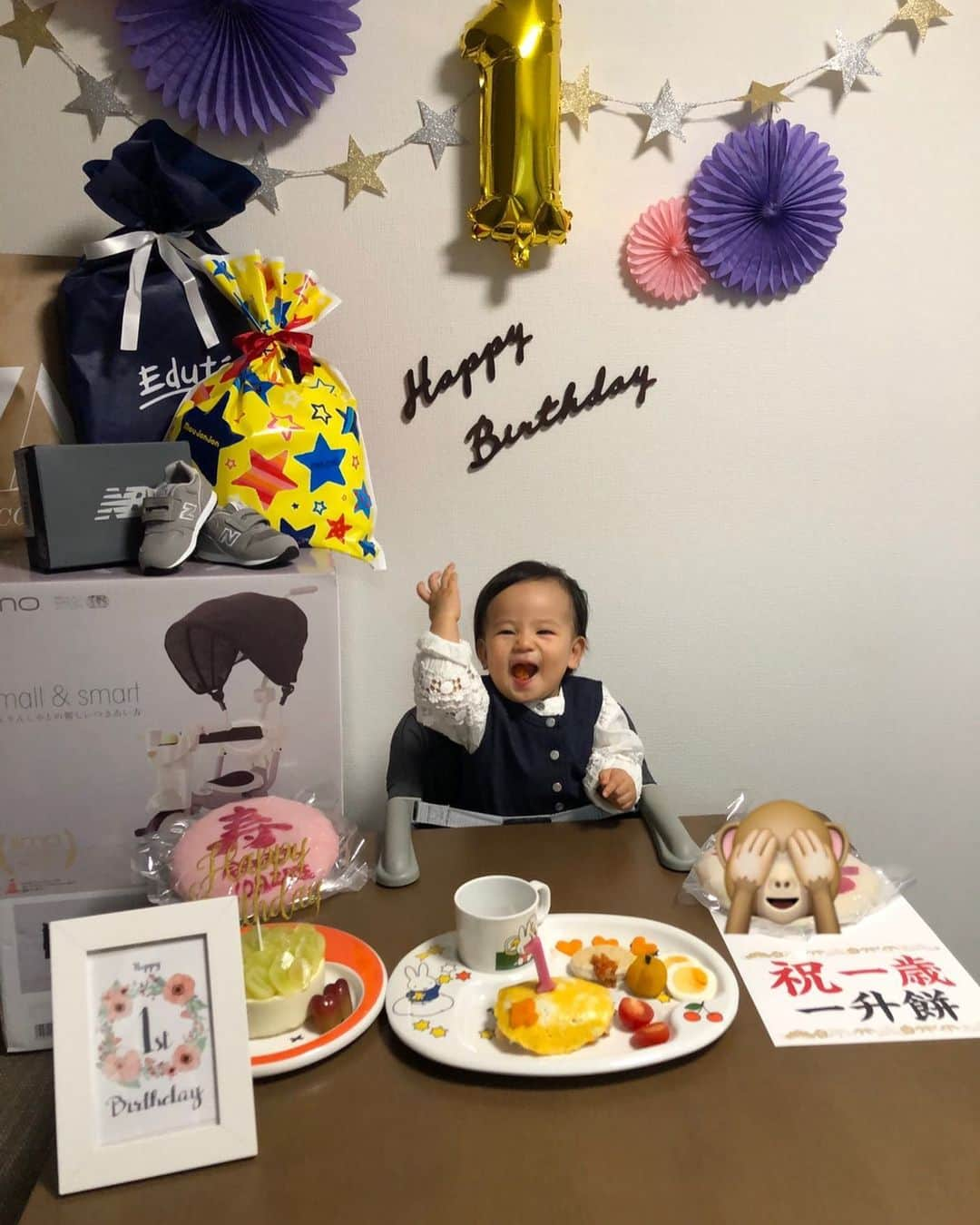 夛田凌輔のインスタグラム：「昨日は、10.2で１歳になった娘の誕生日パーティーをしました🎊🎊  あっという間の１年やったなー😂 最近は、言ってる事も理解しだして、ますます可愛い🥰（親バカです。笑）」