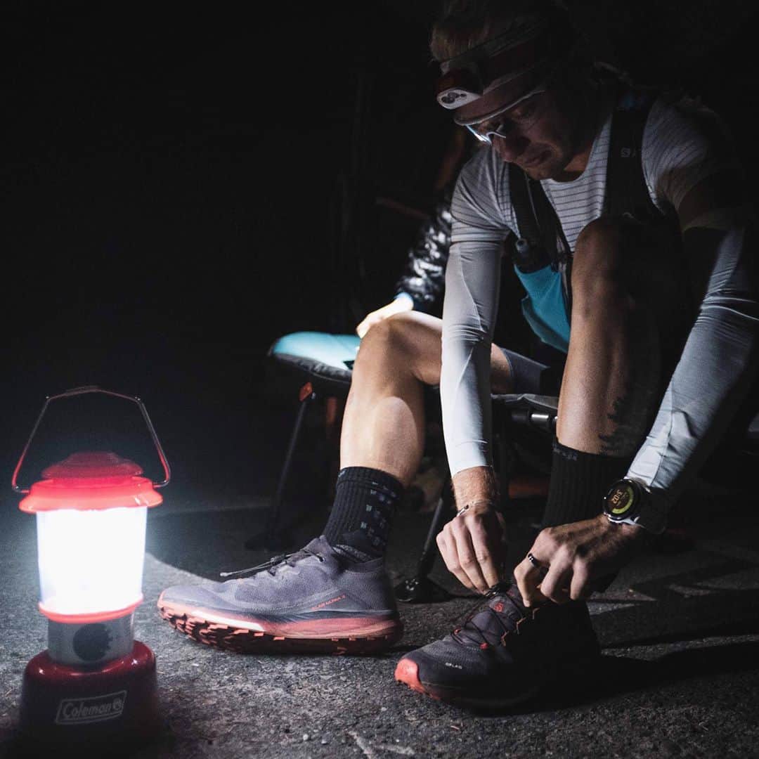 Suuntoさんのインスタグラム写真 - (SuuntoInstagram)「The season of the FKT continues with an impressive new record set by Suunto athlete Ryan Montgomery on the #WonderlandTrail in #MountRainier National Park. @ultra.ryan set off at 03:12am on Saturday, and finished 18:49:11 later, setting a new unsupported FKT record. The Wonderland Trail is 149.7 km with 6700 m elevation. Sound tough? Add to that the fact Ryan slipped on a wet rock 56 km in and cut his arm deeply, but kept going! "From bear sightings at sunrise, to endless river crosses, to panoramic views up on the mountain, I think The Wonderland Trail FKT is a necessary adventure for any trail runner," he said afterwards. Show Ryan some love with a like below! And click the link in our bio to check out our story about the season of the FKT, too. 📷 @nickmdanielson @ryanthrower  #suunto9 #ultrarunning #trailrunning #fkt #fastestknowntime」10月5日 19時57分 - suunto