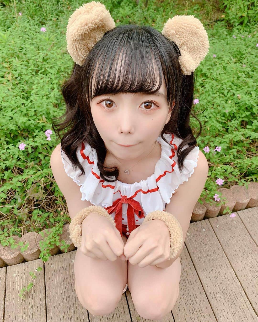 小日向夏実のインスタグラム：「ㅤㅤㅤㅤㅤㅤㅤㅤㅤㅤㅤㅤㅤ クマになったの🧸💭  今年は水着たくさん着たなあ〜！夏がやっぱりすき！  #ジャパナリズム#東京#渋谷#アイドル#地下アイドル#小日向夏実#ホワイト#ヘアアレンジ#ハーフツイン #黒髪 #tgif #水着 #夏 #くま #japanarizm#japan#tokyo#idol#festival #summer #followｍe」