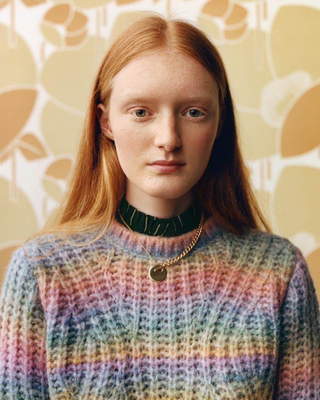 アーペーセーのインスタグラム：「A.P.C. F/W 2020 Winter  ⠀ “The challenge for this campaign was to only take portraits, photos that concentrate on the face and bust, in order to convey the models’ personality as closely as possible. You’ll see less fashion and more humanity. The discovery of worry and satisfaction in the eyes of people who posed as models demonstrates the ambivalence of youth, but also a reflection of our era.” ⠀ — Jean Touitou⠀ ⠀ Photography : Julie Grève⠀ Creative direction and styling : Suzanne Koller⠀ Model : Ande Meijer, high school student ⠀ ⠀ #APC #APCFW20」