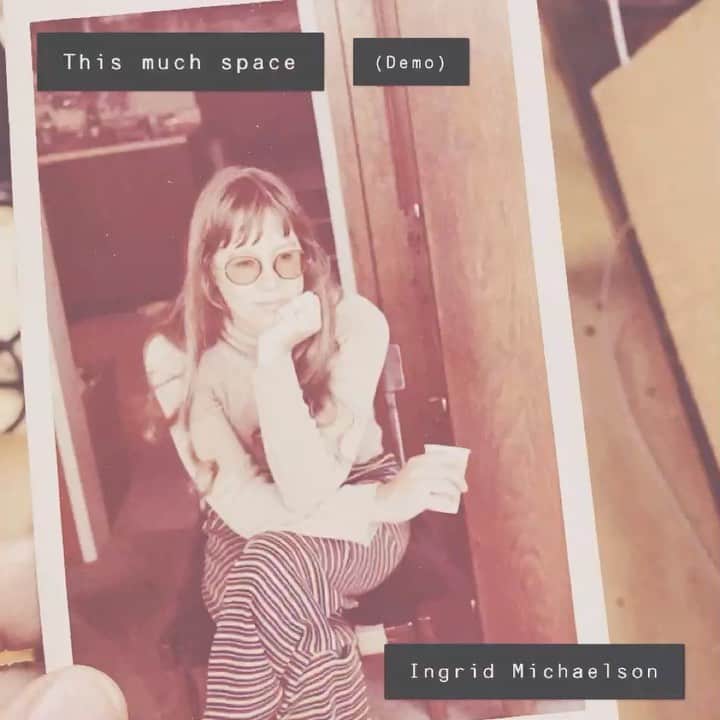 イングリッド・マイケルソンのインスタグラム：「October Patreon demo!  I wrote this song a couple of weeks ago after I watched Amanda Kloot’s IG post about the concept that the people we have lost could be inches away from us and we just can’t see them.  I just thought it was such a lovely thought.  To hear the full demo sign up for my Patreon page.  Link in bio. 🤍」