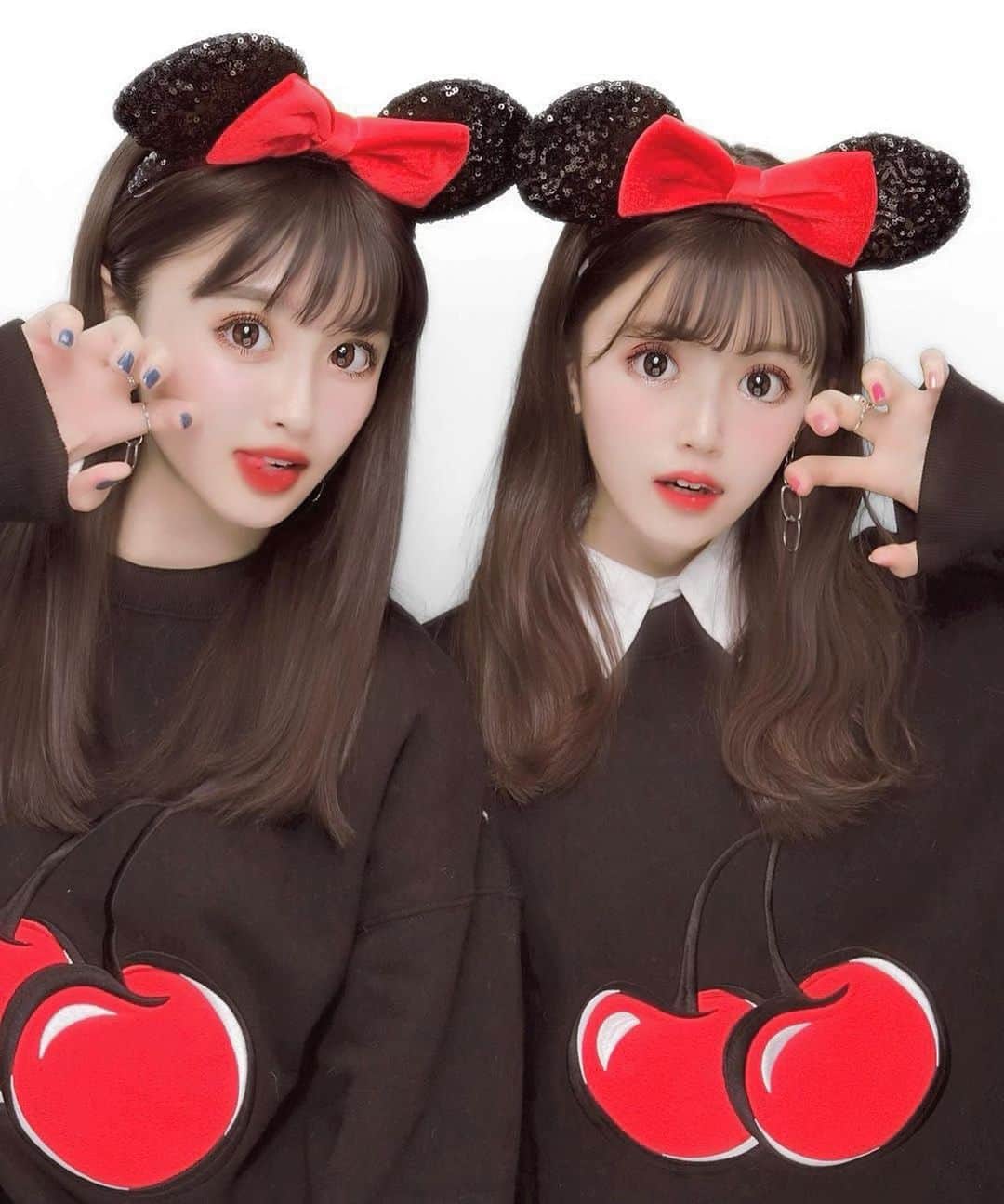 若林真帆のインスタグラム：「…﻿ ﻿ 写真を見返してたら見つけた花南とのプリ(^-^)/﻿ またディズニー行きたい、、🐭﻿ ﻿ それと16歳の誕生日おめでとう🎂♥️﻿ 最近会えてないから会いたいな〜話したいこといっぱいです﻿ ﻿ #マホカナ #小林花南 #若林真帆 #ディズニー #ディズニープリ」