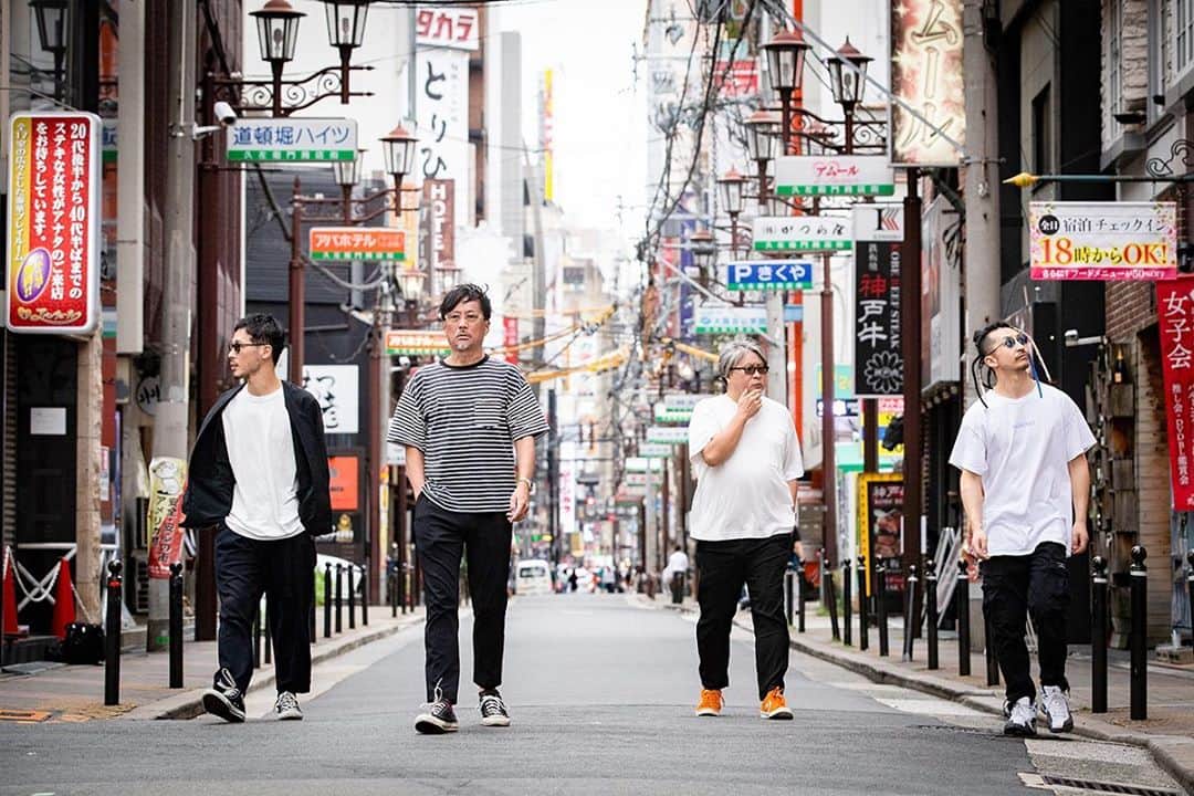 Larry のインスタグラム：「GARLICBOYS アー写とライブ情報を更新しましたよ  http://garlicboys.net  #garlicboys」