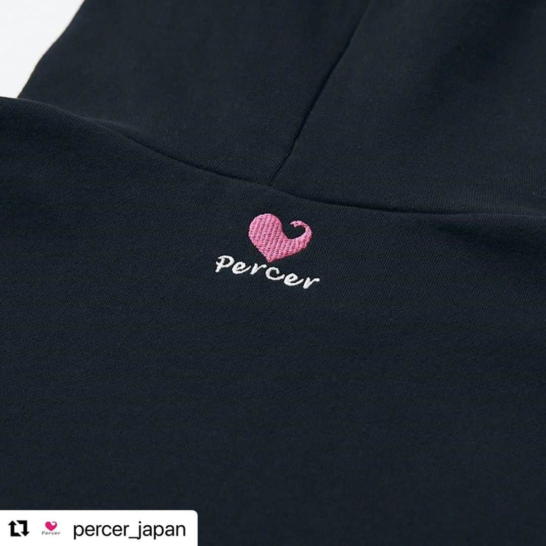 松浦拓弥さんのインスタグラム写真 - (松浦拓弥Instagram)「#Repost @percer_japan with @make_repost ・・・ 【NEW ITEM】  シンプル且つ存在感抜群なパーカーが登場。胸元に『PERCER』とシンプルなデザインとなっているが、暗い場所に行くと文字が蛍光に光るような作りとなっている。また、フードを被ると襟下部分にはペルシーロゴが刺繍されており、ワンポイントで可愛らしさも引き出す。ややゆったりとした作りとなっているため、女性がオーバーサイズで着用しても可愛さ抜群。  #percer#ペルシー#percerjapan#fashion#ファッション#apparel#アパレル#限界突破#松浦拓弥#小川航基#横浜FC#ジュビロ磐田#new#新作#soccer#サッカー#football#フットボールjleague#jリーグ#heart#ハート#tshirt#tシャツ#hooded sweatshirt#hoodie#パーカー#luxury#logo#mirror」10月5日 20時21分 - matsu111111