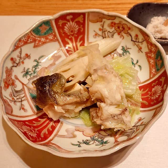 大地真央さんのインスタグラム写真 - (大地真央Instagram)「今期初の『浜藤』🐡 久しぶりの外食です…🥢 「おかしな二人」の前祝い…🎉🍾🥂 そして、明日からは禁酒❗🙅‍♀ コラーゲン補給して💝6日からの舞台稽古✨ 頑張ります👊(((o(*ﾟ▽ﾟ*)o)))👊  #六本木浜藤  ϵ( 'Θ' )϶ #河豚🐡　#個室 #コラーゲン　💓 #おかしな二人 👭#台詞📖#歌🎶#ダンス💃 #シアタークリエ #10月8日初日 #大地真央 #MAODAICHI #森田恭通 #yasumichimorita  #森田恭通デザイン」10月5日 20時27分 - daichimao_official