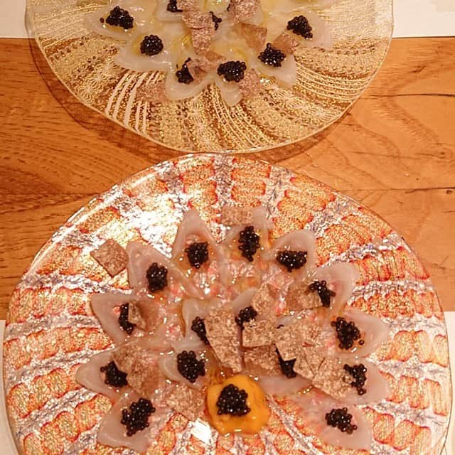 大地真央さんのインスタグラム写真 - (大地真央Instagram)「今期初の『浜藤』🐡 久しぶりの外食です…🥢 「おかしな二人」の前祝い…🎉🍾🥂 そして、明日からは禁酒❗🙅‍♀ コラーゲン補給して💝6日からの舞台稽古✨ 頑張ります👊(((o(*ﾟ▽ﾟ*)o)))👊  #六本木浜藤  ϵ( 'Θ' )϶ #河豚🐡　#個室 #コラーゲン　💓 #おかしな二人 👭#台詞📖#歌🎶#ダンス💃 #シアタークリエ #10月8日初日 #大地真央 #MAODAICHI #森田恭通 #yasumichimorita  #森田恭通デザイン」10月5日 20時27分 - daichimao_official