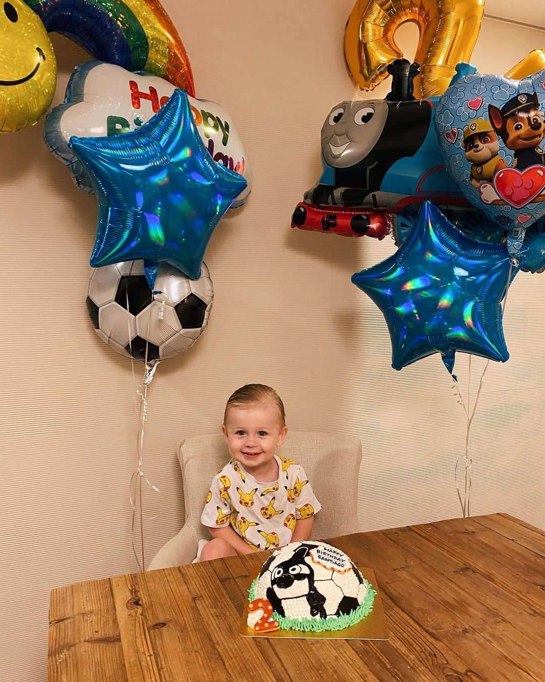 リアノン・ランゲラック（ミッチェル・ランゲラックの妻）のインスタグラム：「Happy 2nd Birthday to our beautiful boy Santiago 💙 The love, happiness & joy you bring to us is immeasurable. We love you so much baby 💙 @mitchlangerak」