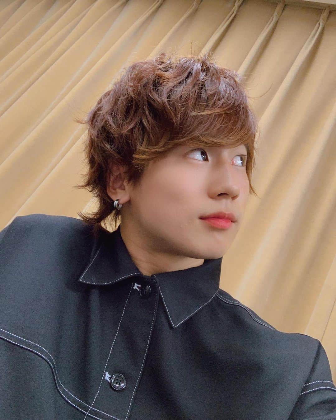 大池瑞樹のインスタグラム：「今日はクルクルにしました💇‍♂️🌪  #ナイスタ　#髪の毛　#巻いてもらいました」